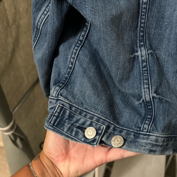 Levi’s Cropped Denim Jacket - Picture 8 of 8